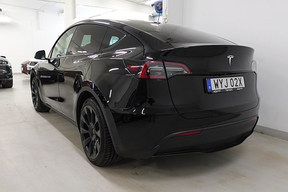 Tesla Model Y 18 of 19