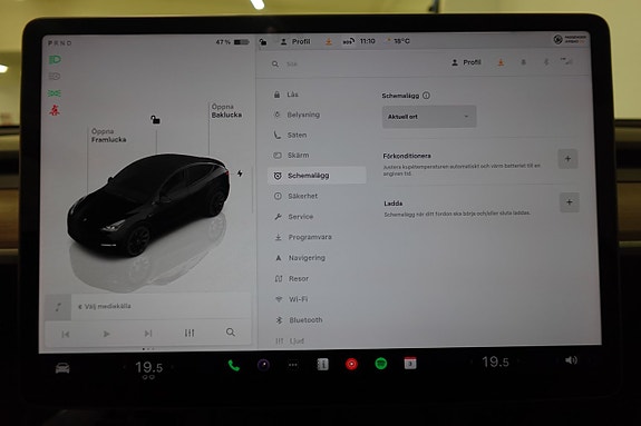 Tesla Model Y 14 of 19