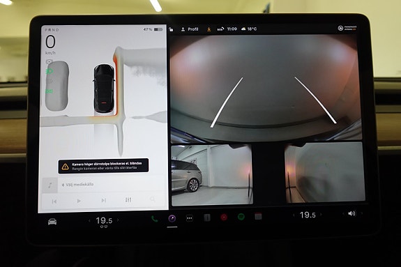 Tesla Model Y 10 of 19