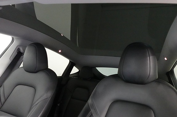 Tesla Model Y 15 of 19