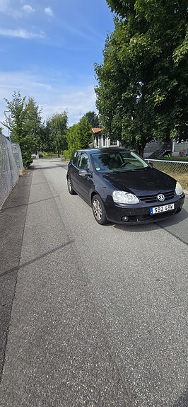 Volkswagen Golf V 2 of 5
