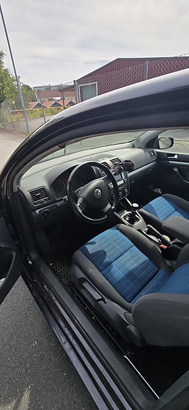 Volkswagen Golf V 3 of 5
