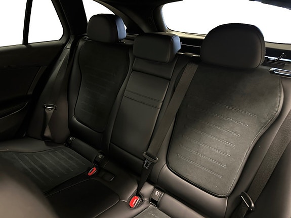 Mercedes-Benz C200 15 of 16