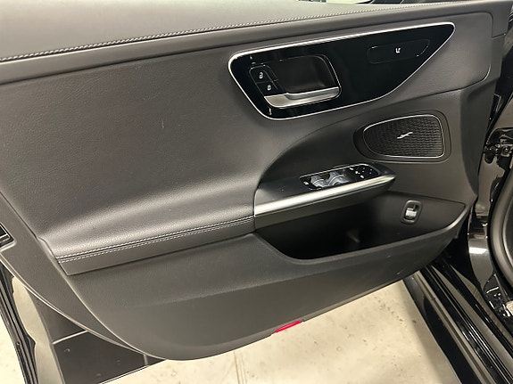 Mercedes-Benz C200 10 of 16