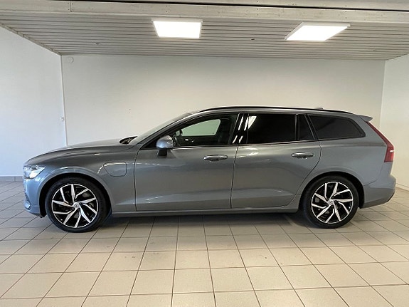 Volvo V60 2 of 5