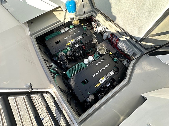 Sargo 31 Explorer, 2x D4-300 -19 full utr. 6 of 12