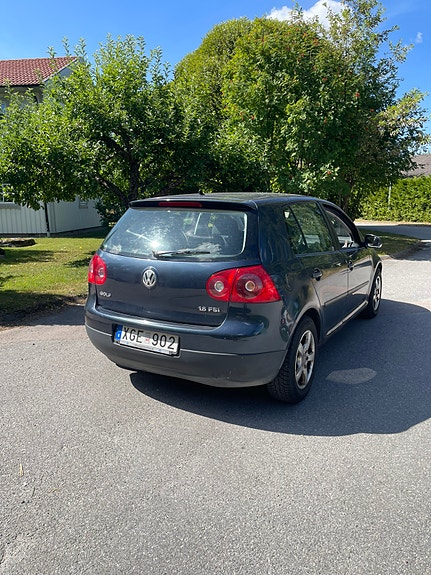 Volkswagen Golf V 2 of 5