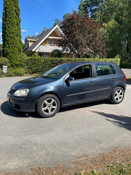 Volkswagen Golf V 4 of 5