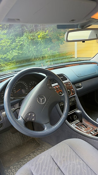 Mercedes-Benz CLK320 7 of 7