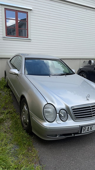 Mercedes-Benz CLK320 4 of 7