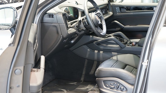 Porsche Cayenne Coupe 6 of 7