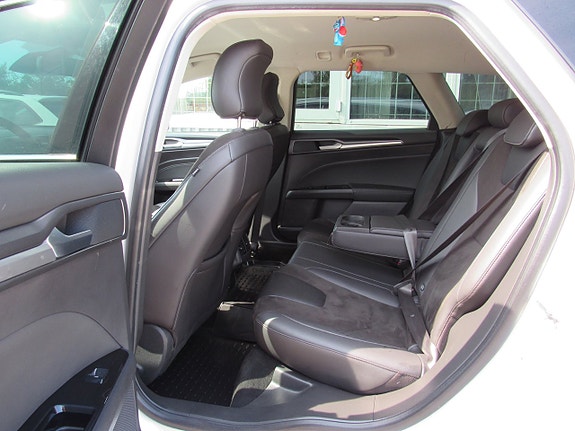 Ford Mondeo 13 of 14