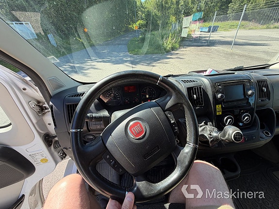 Skåpbil Fiat Ducato 130 MultiJet 2,3 D med bakgavellyft 18 of 27