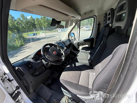 Skåpbil Fiat Ducato 130 MultiJet 2,3 D med bakgavellyft 17 of 27