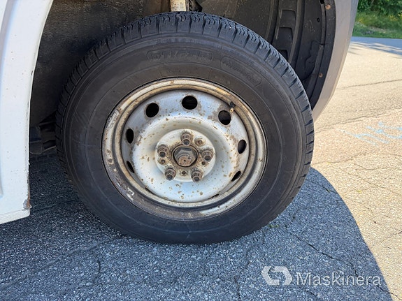 Skåpbil Fiat Ducato 130 MultiJet 2,3 D med bakgavellyft 15 of 27