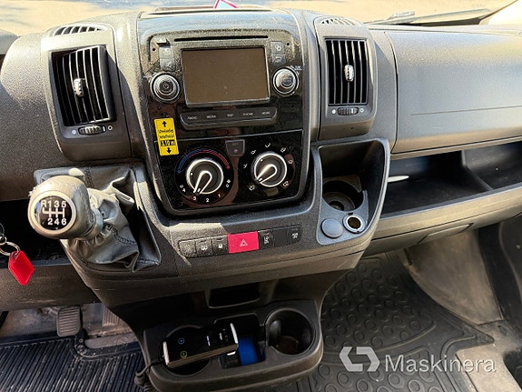 Skåpbil Fiat Ducato 130 MultiJet 2,3 D med bakgavellyft 23 of 27
