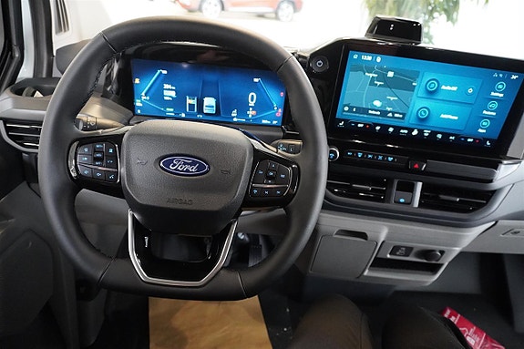 Ford Transit Custom 12 of 25