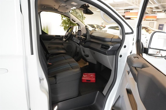 Ford Transit Custom 8 of 25
