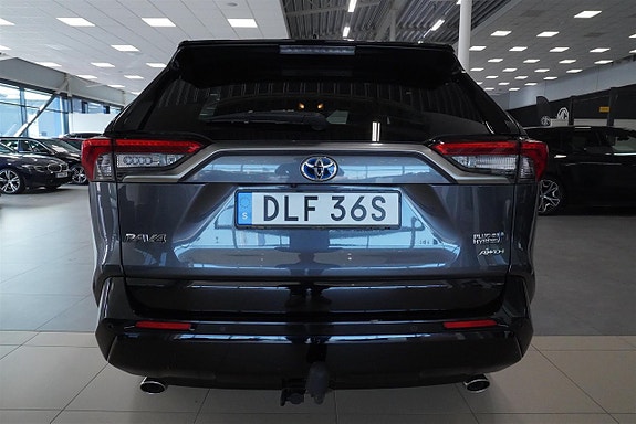 Toyota RAV4 4 of 9