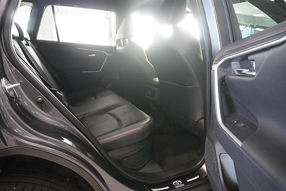 Toyota RAV4 7 of 9
