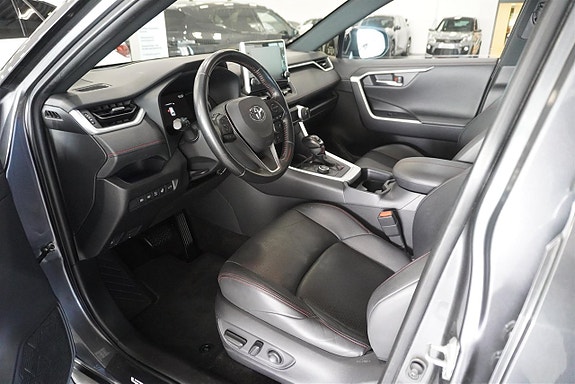 Toyota RAV4 2 of 9