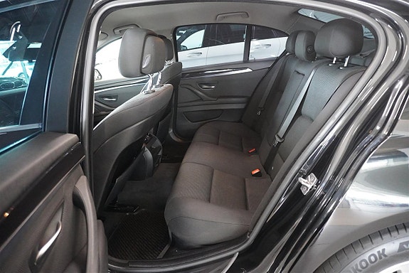 BMW 523i 6 of 9