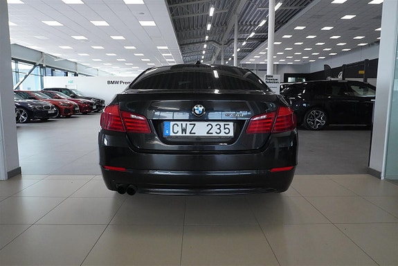 BMW 523i 2 of 9