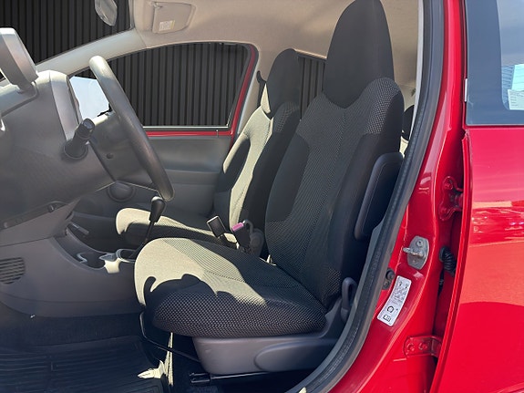 Toyota Aygo 10 of 17