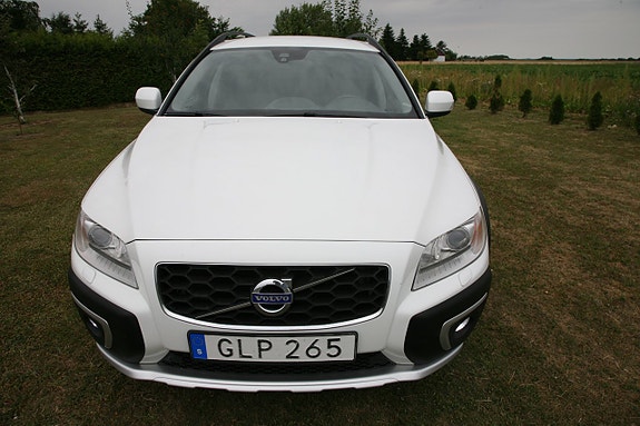 Volvo XC70 2 of 20