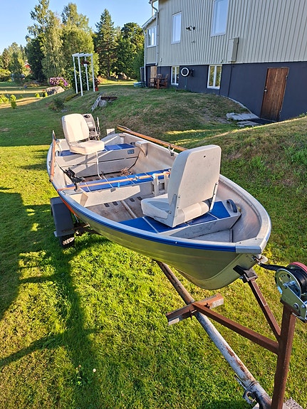 Linder 440 Fishing 2 of 3