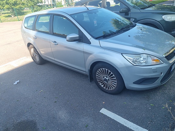 Ford Focus 2 of 9