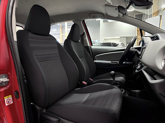 Toyota Yaris 24 of 27