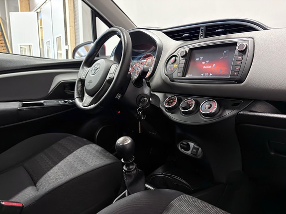 Toyota Yaris 22 of 27