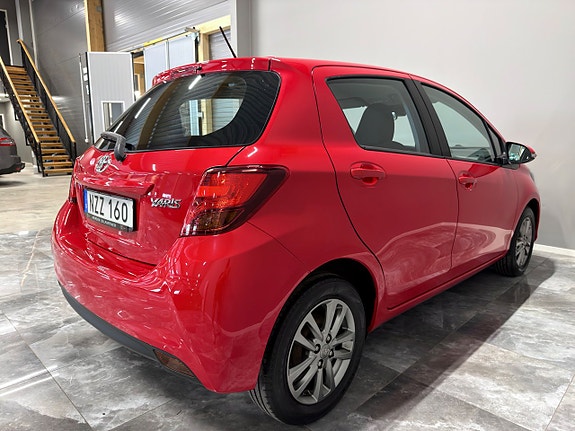 Toyota Yaris 8 of 27