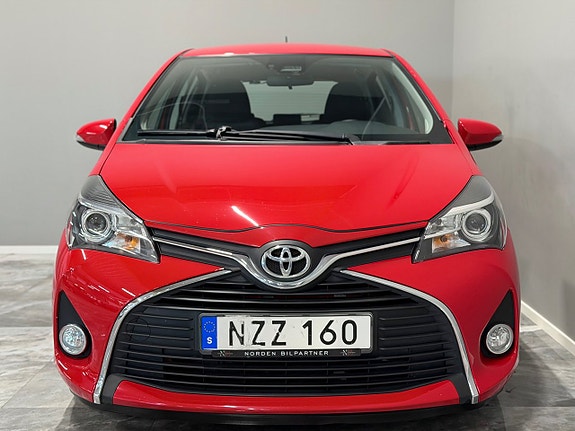 Toyota Yaris 3 of 27