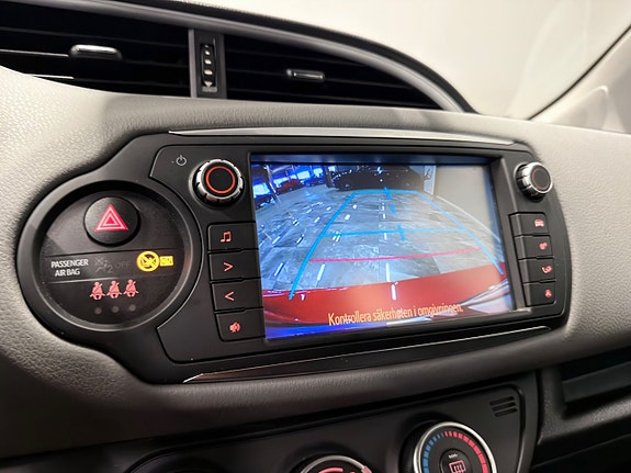 Toyota Yaris 19 of 27