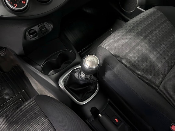 Toyota Yaris 20 of 27