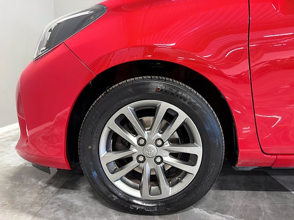 Toyota Yaris 12 of 27