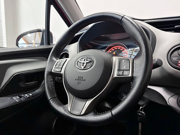 Toyota Yaris 21 of 27