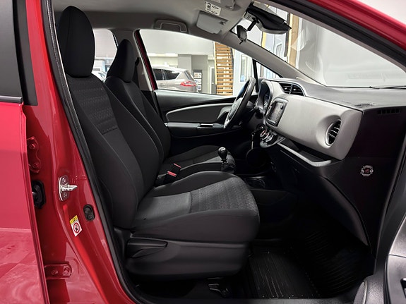 Toyota Yaris 23 of 27