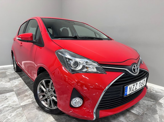Toyota Yaris 2 of 27