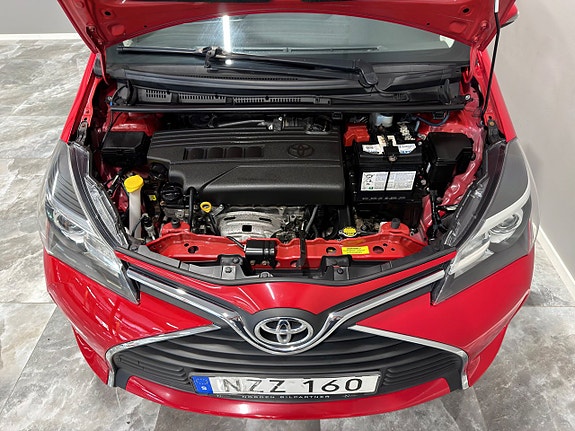 Toyota Yaris 13 of 27