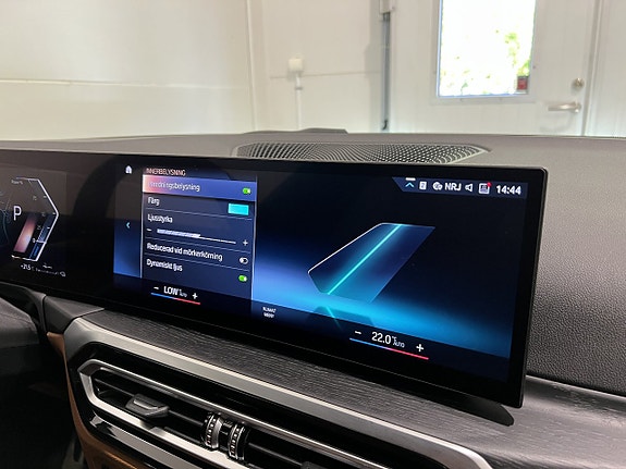 BMW 330e 25 of 30