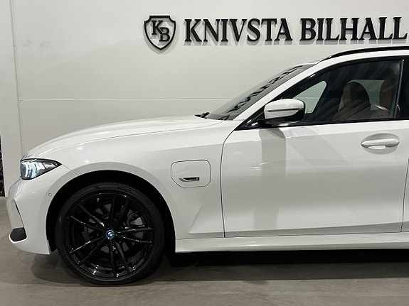 BMW 330e 29 of 30
