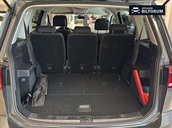 Volkswagen Touran 14 of 17