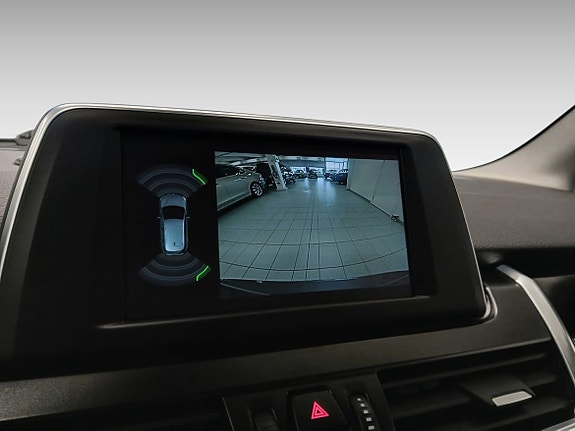 BMW 218d 7 of 12