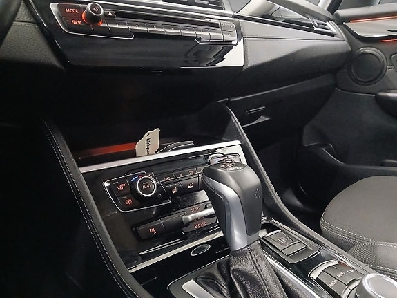 BMW 218d 8 of 12