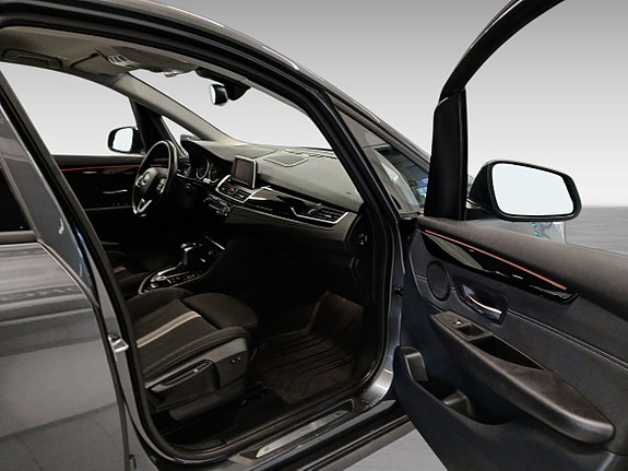 BMW 218d 10 of 12