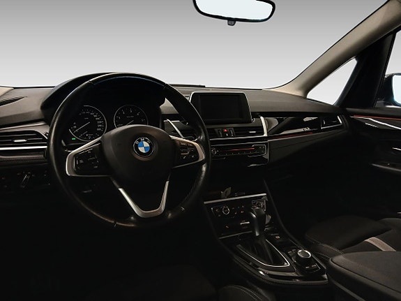 BMW 218d 4 of 12