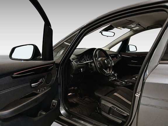 BMW 218d 9 of 12